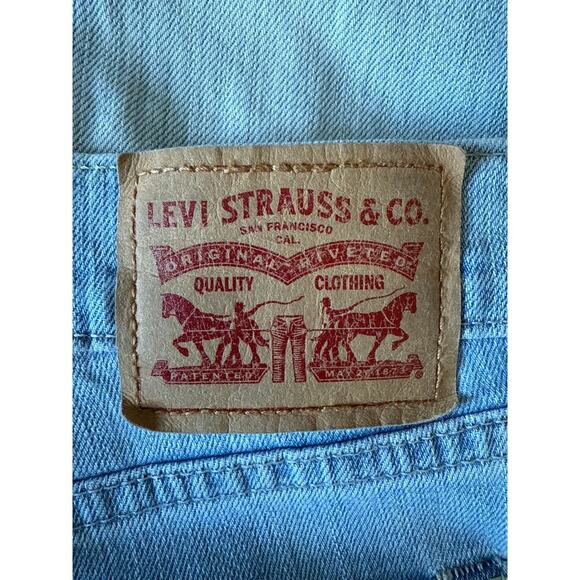 Levi’s Womens Boyfriend Jeans Light Wash Distressed Size 28 - Picture 7 of 11